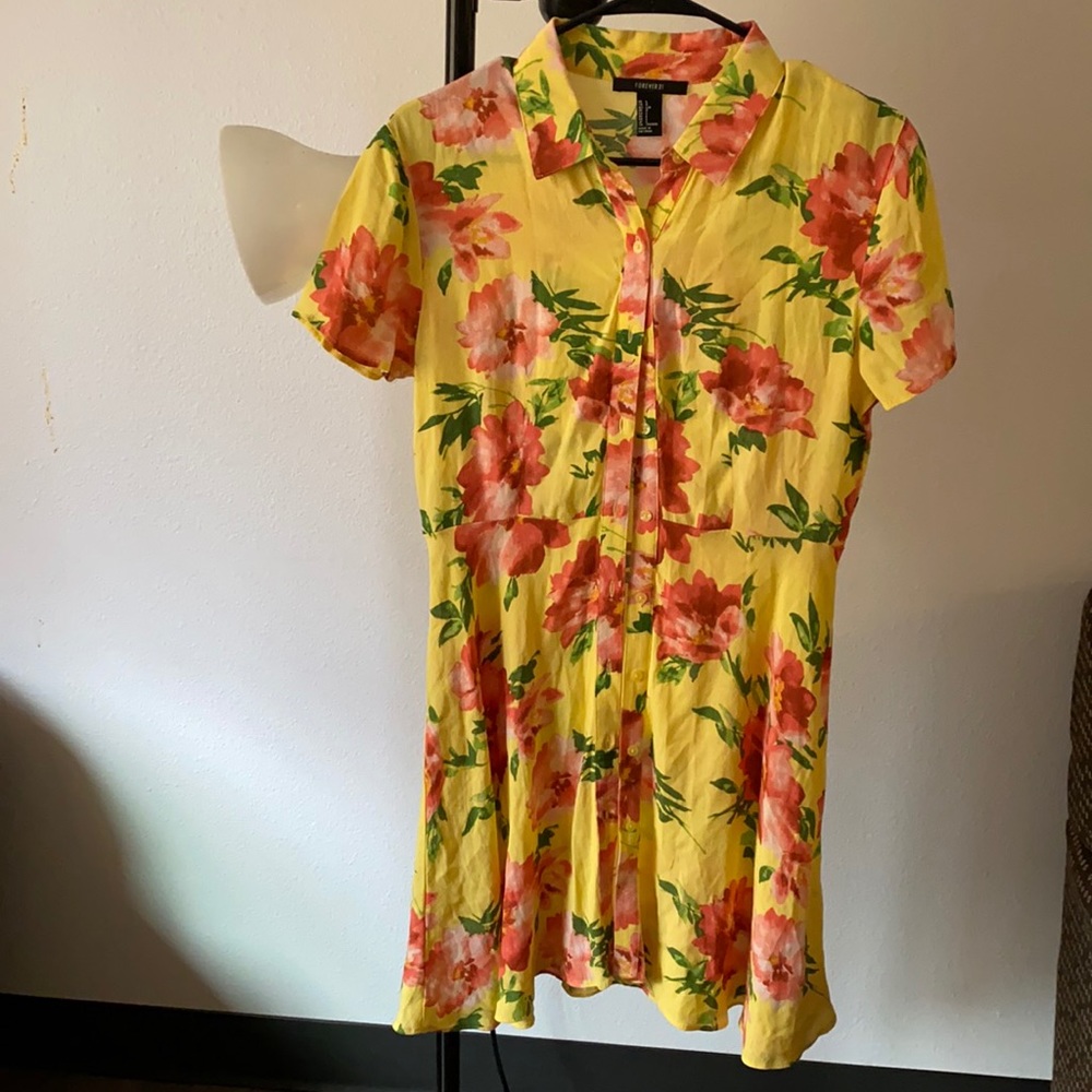 A floral pattern mini maxi dress.